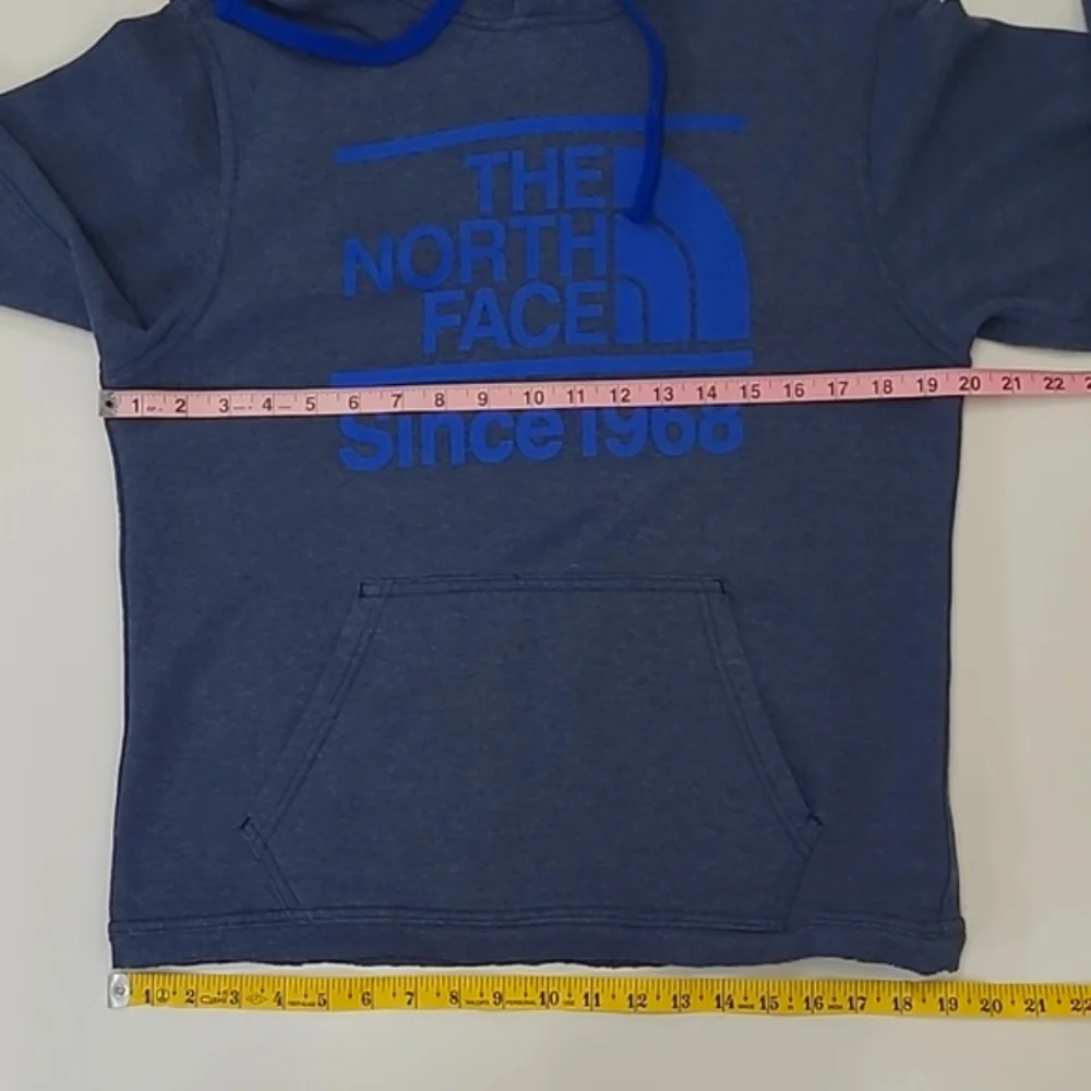 The North Face Pullover Hoodie Sweatshirt Kangaroo Pocket Drawstring Raw Hem